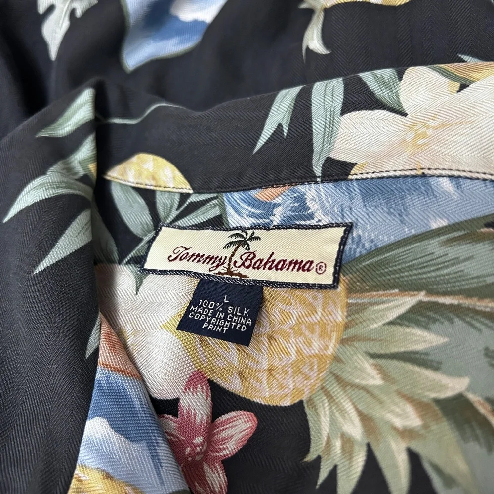 Tommy Bahama Shirt Pinup Girl Pattern 100% Silk Floral Tiki Hawaiian Made Hawaii - Picture 9 of 12